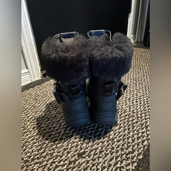 UGG Winter boots black US6 - Picture 4 of 11